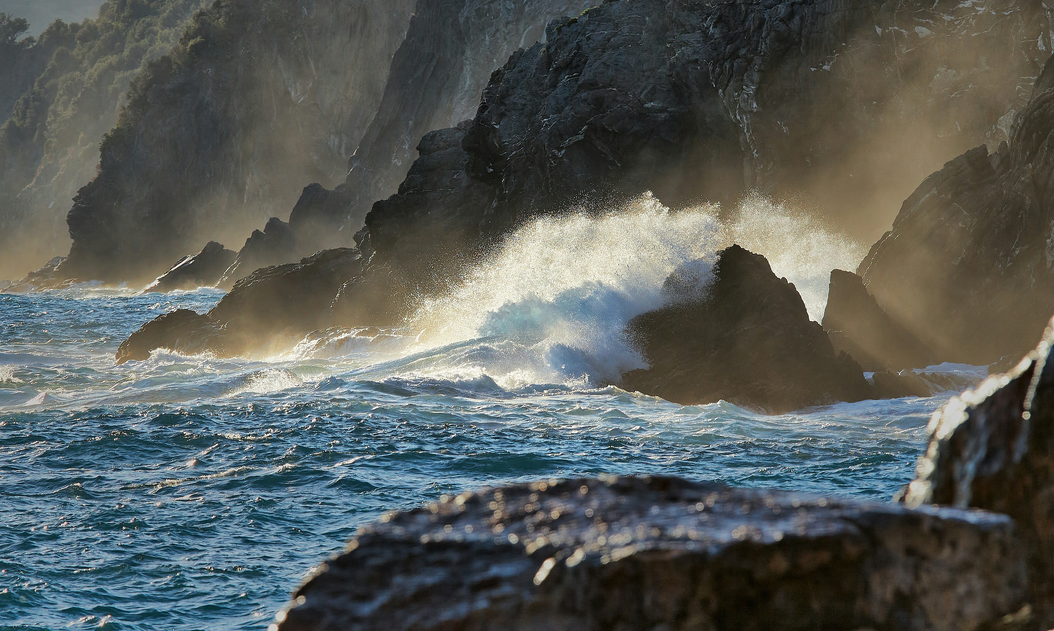 ocean waves crashing on rocky shore during daytime